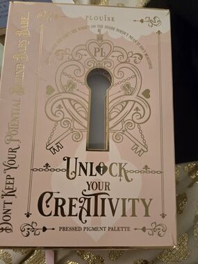 New P. Louise Unlock Your Creativity Pressed Pigment Palette - Discontinued